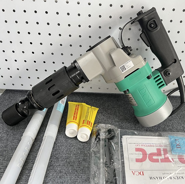 Máy đục bê tông dca AZG6 mũi 17mm